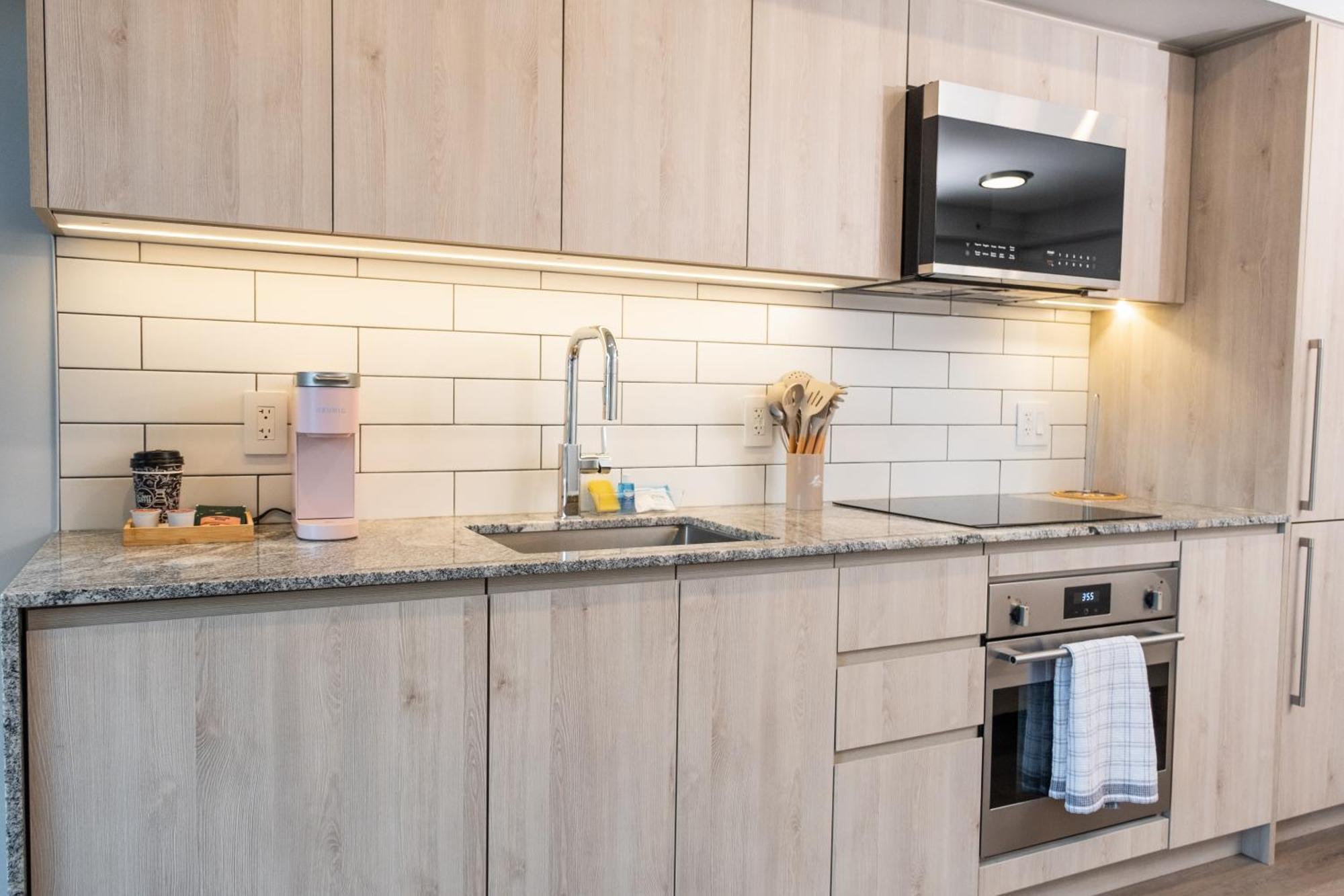 Downtown Center Silverstone Tower I And II Long-Term Booking Only Your Second Home In Vancouver Bagian luar foto