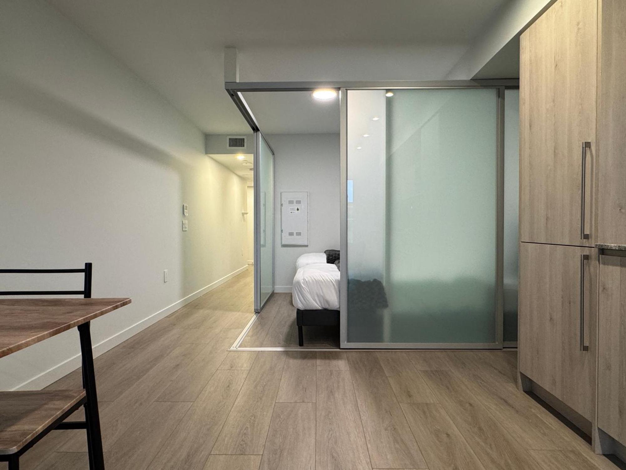 Downtown Center Silverstone Tower I And II Long-Term Booking Only Your Second Home In Vancouver Bagian luar foto